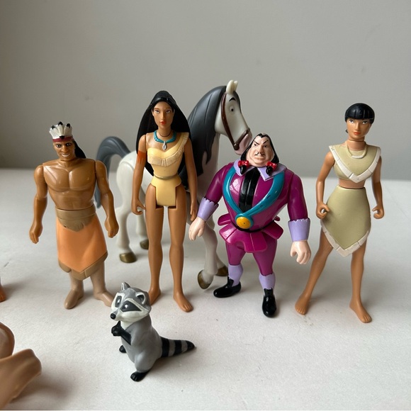 Vintage Disney Pocahontas Figures - Picture 4 of 8